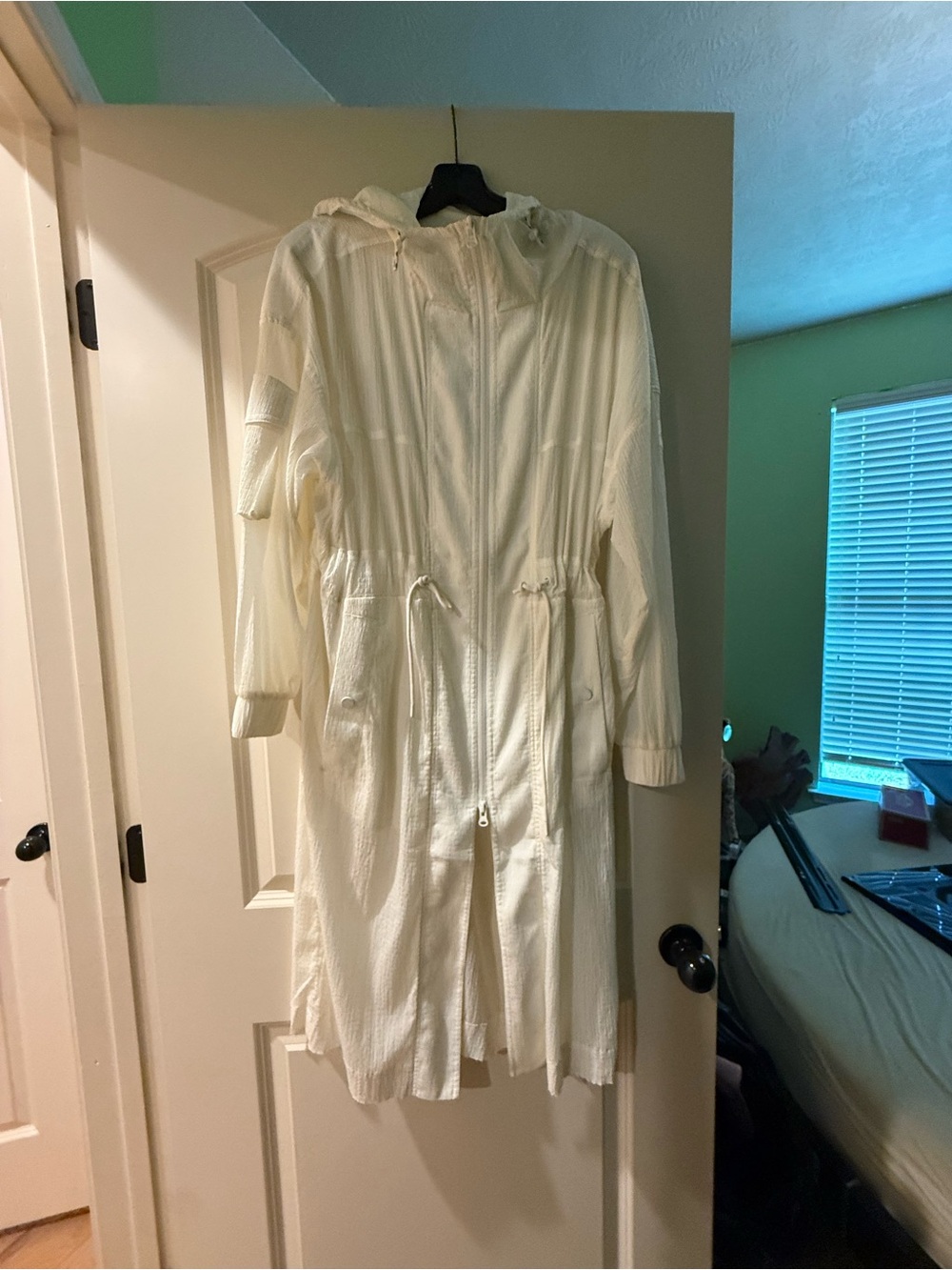 Alo Women's Lightweight Hooded Drawstring Coat in Cream